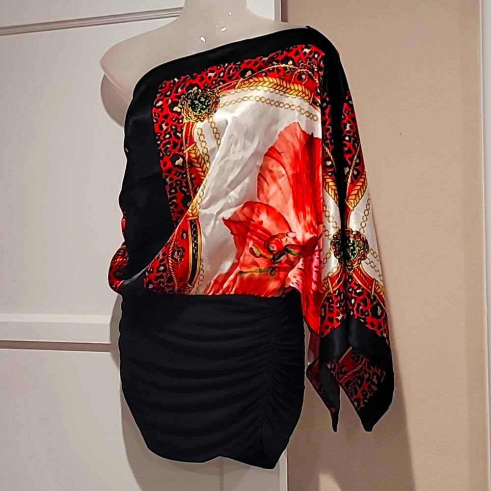 Sample Sale Blouse size M, black, white and Red, animal print, floral design